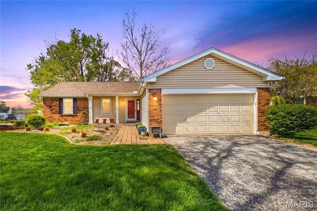 118 Walnut Hill Drive, St Charles, MO 63304