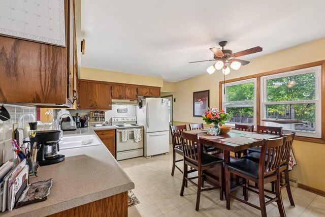8526 W Hayes PLACE, West Allis, WI 53227