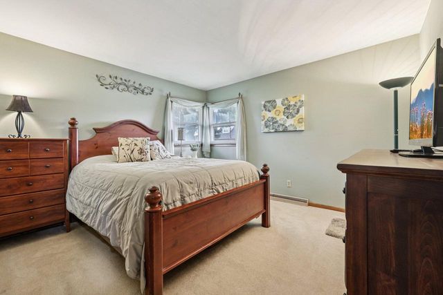 8526 W Hayes PLACE, West Allis, WI 53227