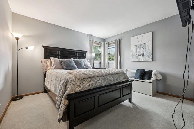8526 W Hayes PLACE, West Allis, WI 53227