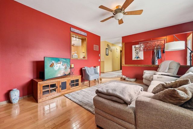 8526 W Hayes PLACE, West Allis, WI 53227