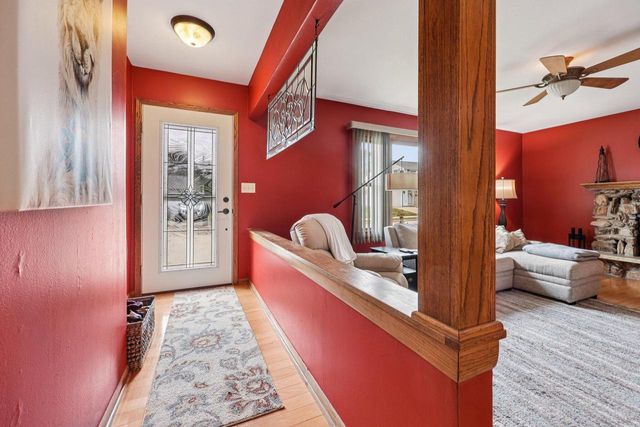 8526 W Hayes PLACE, West Allis, WI 53227
