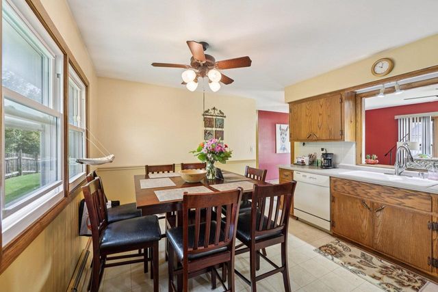 8526 W Hayes PLACE, West Allis, WI 53227