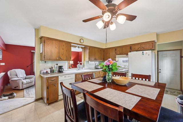 8526 W Hayes PLACE, West Allis, WI 53227