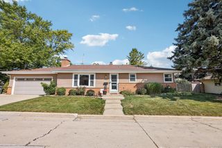 8526 W Hayes PLACE, West Allis, WI 53227