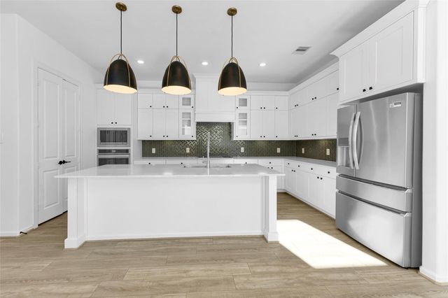 608 Cypress Bay Lane, Pinehurst, TX 77362