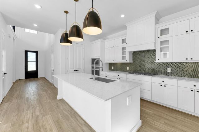 608 Cypress Bay Lane, Pinehurst, TX 77362