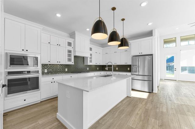 608 Cypress Bay Lane, Pinehurst, TX 77362