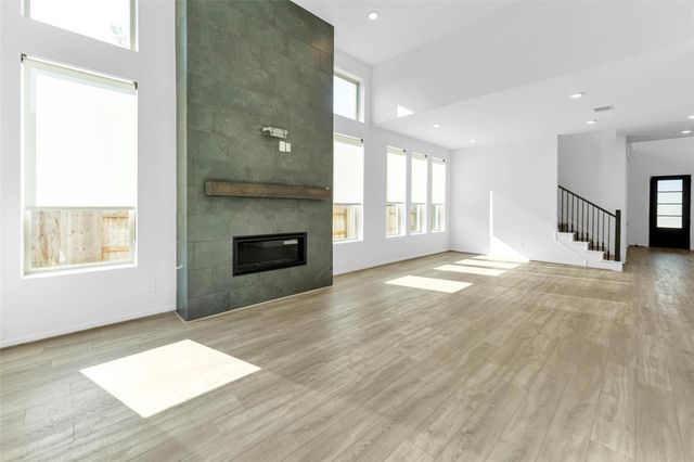 608 Cypress Bay Lane, Pinehurst, TX 77362