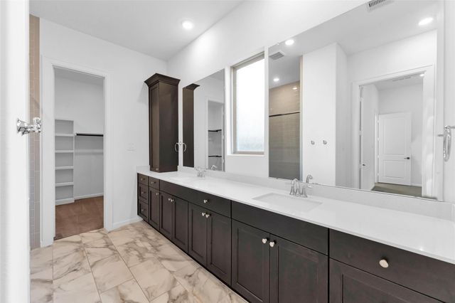 608 Cypress Bay Lane, Pinehurst, TX 77362