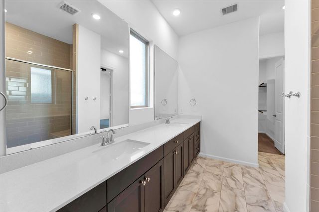 608 Cypress Bay Lane, Pinehurst, TX 77362