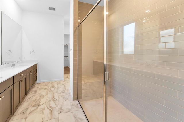 608 Cypress Bay Lane, Pinehurst, TX 77362