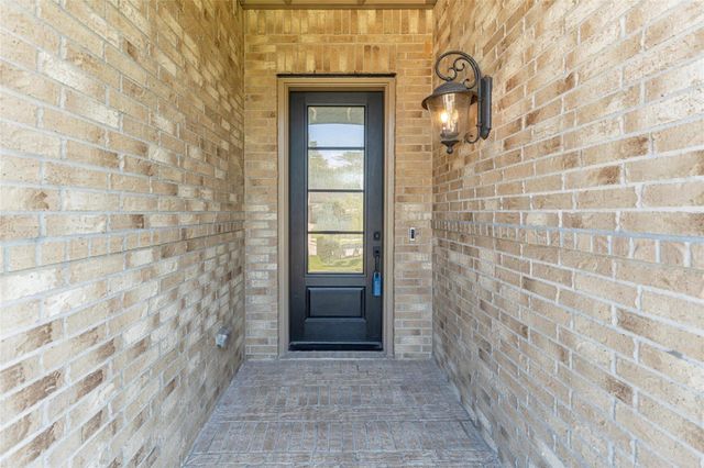 608 Cypress Bay Lane, Pinehurst, TX 77362