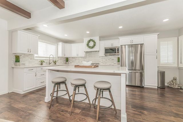 5915 E El Monte Way, Fresno, CA 93727