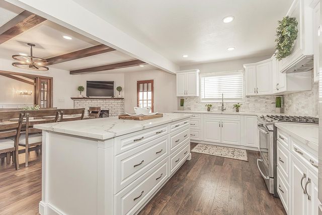 5915 E El Monte Way, Fresno, CA 93727