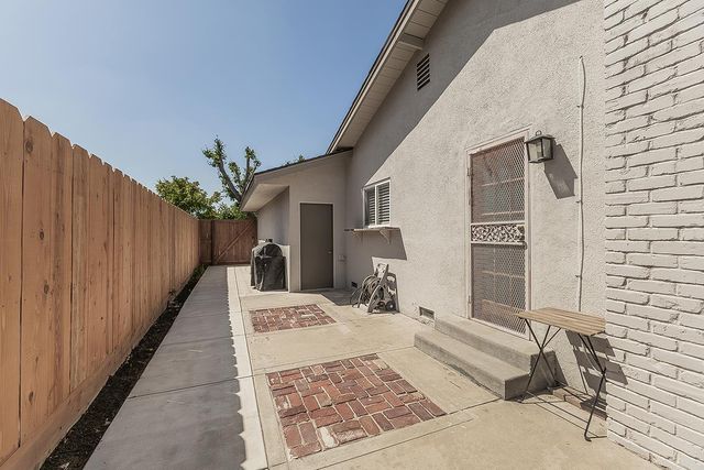 5915 E El Monte Way, Fresno, CA 93727