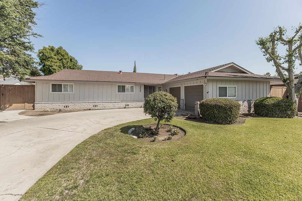 5915 E El Monte Way, Fresno, CA 93727