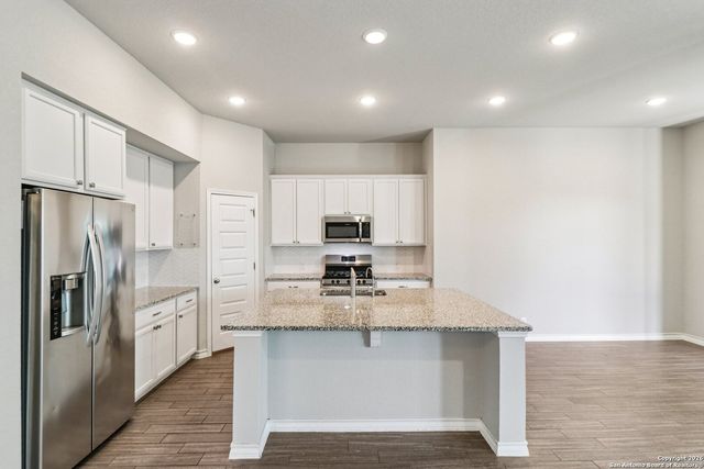 10208 High Noon Dr, San Antonio, TX 78254