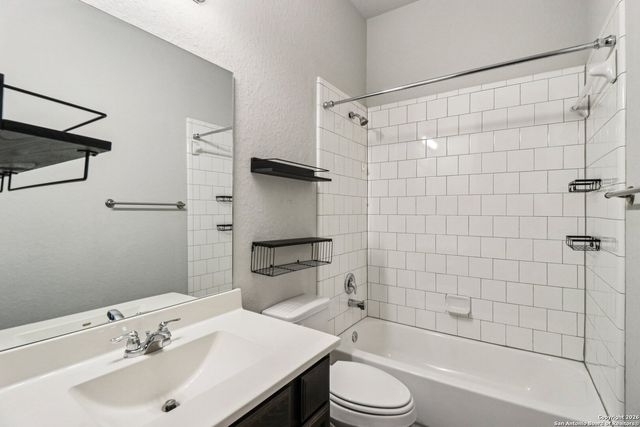 10208 High Noon Dr, San Antonio, TX 78254