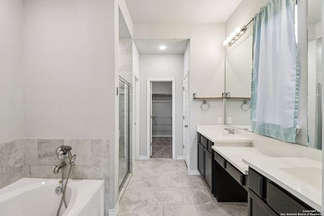 10208 High Noon Dr, San Antonio, TX 78254