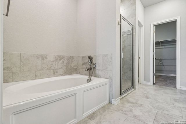 10208 High Noon Dr, San Antonio, TX 78254