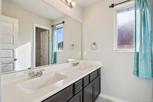 10208 High Noon Dr, San Antonio, TX 78254