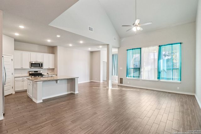 10208 High Noon Dr, San Antonio, TX 78254