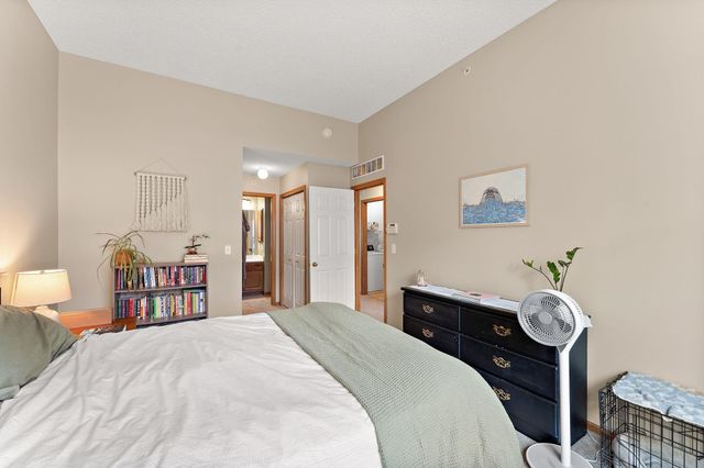 1610 Woodlynn Avenue 3, Maplewood, MN 55109