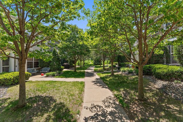 1610 Woodlynn Avenue 3, Maplewood, MN 55109