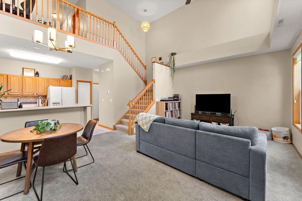 1610 Woodlynn Avenue 3, Maplewood, MN 55109