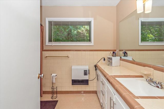 19 Horseshoe Bend Rd, Leoma, TN 38468