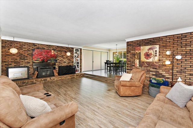 19 Horseshoe Bend Rd, Leoma, TN 38468