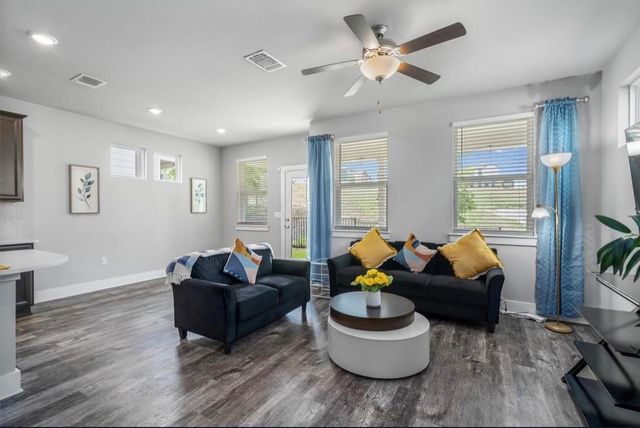 7604 Grand Linden WAY 18, Austin, TX 78744