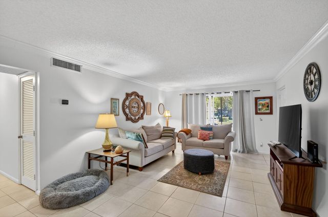 9810 Pineapple Tree Drive 103, Boynton Beach, FL 33436