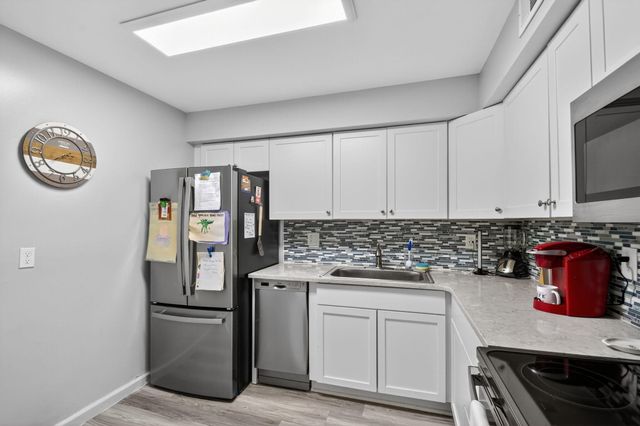 9810 Pineapple Tree Drive 103, Boynton Beach, FL 33436