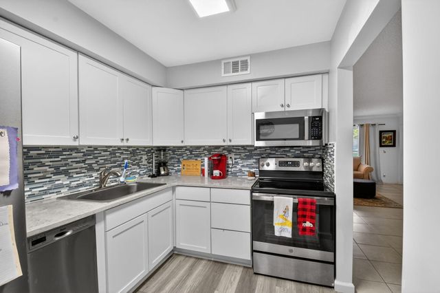 9810 Pineapple Tree Drive 103, Boynton Beach, FL 33436