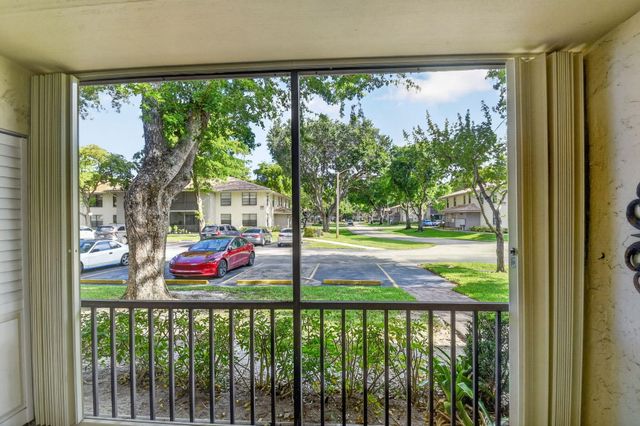 9810 Pineapple Tree Drive 103, Boynton Beach, FL 33436