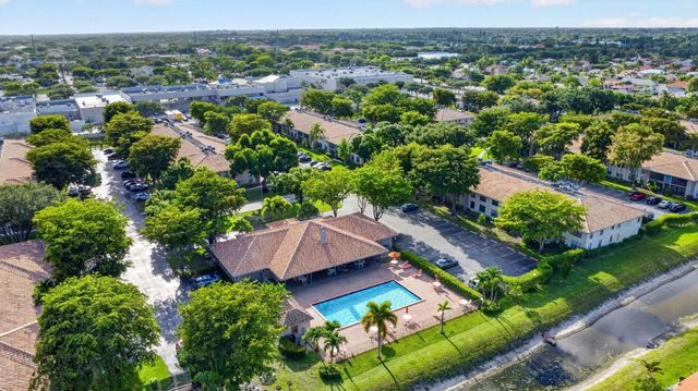 9810 Pineapple Tree Drive 103, Boynton Beach, FL 33436