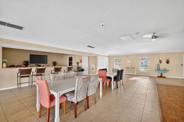 9810 Pineapple Tree Drive 103, Boynton Beach, FL 33436