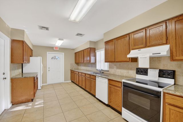 9810 Pineapple Tree Drive 103, Boynton Beach, FL 33436