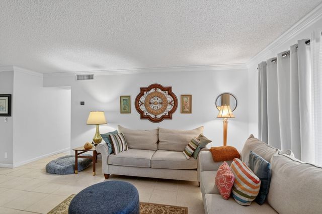 9810 Pineapple Tree Drive 103, Boynton Beach, FL 33436