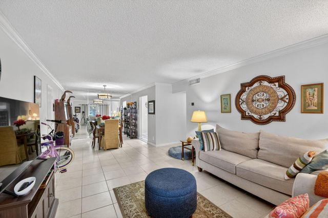 9810 Pineapple Tree Drive 103, Boynton Beach, FL 33436