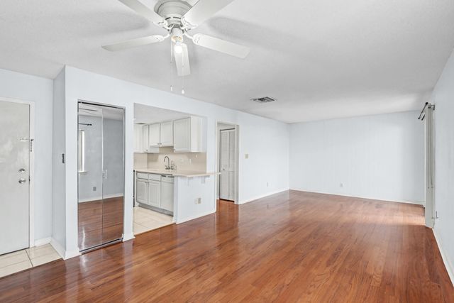 101 Old Ferry Road UNIT 10B, Shalimar, FL 32579