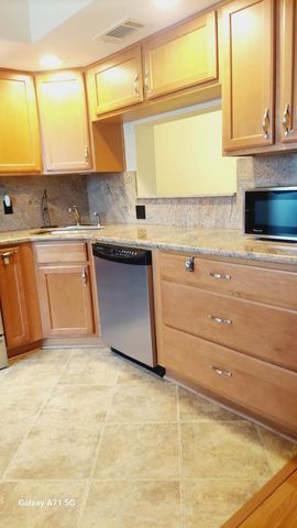 1032 Ainslie B 1032, Boca Raton, FL 33434