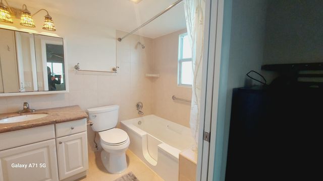 1032 Ainslie B 1032, Boca Raton, FL 33434