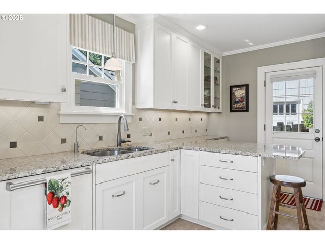 905 Se 71ST Ave, Portland, OR 97215