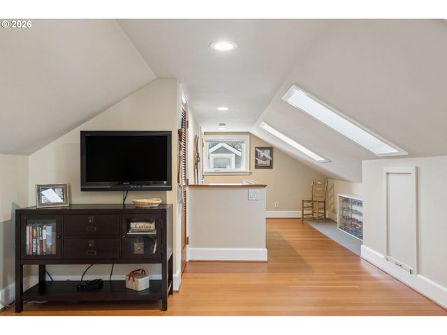 905 Se 71ST Ave, Portland, OR 97215