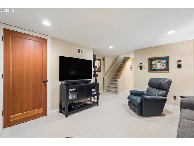 905 Se 71ST Ave, Portland, OR 97215