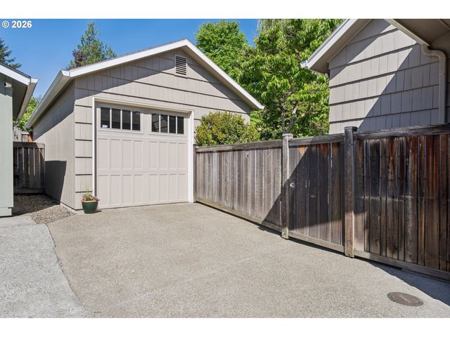 905 Se 71ST Ave, Portland, OR 97215