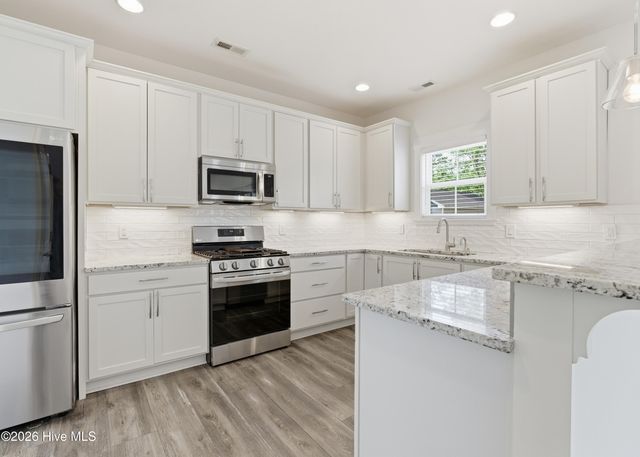 672 Coniston Drive SE, Leland, NC 28451
